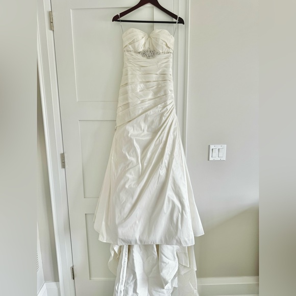 Maggie Sottero Wedding Gown size 4 (regular dress size 2) - Picture 4 of 13